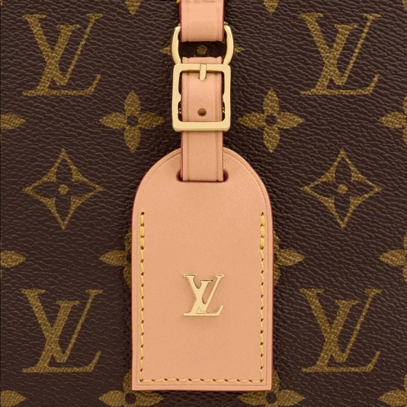 Excellent condition, with box and dust bag.less than a year old . - Picture 2 of 10